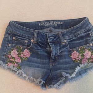 Jeans shorts with flower details